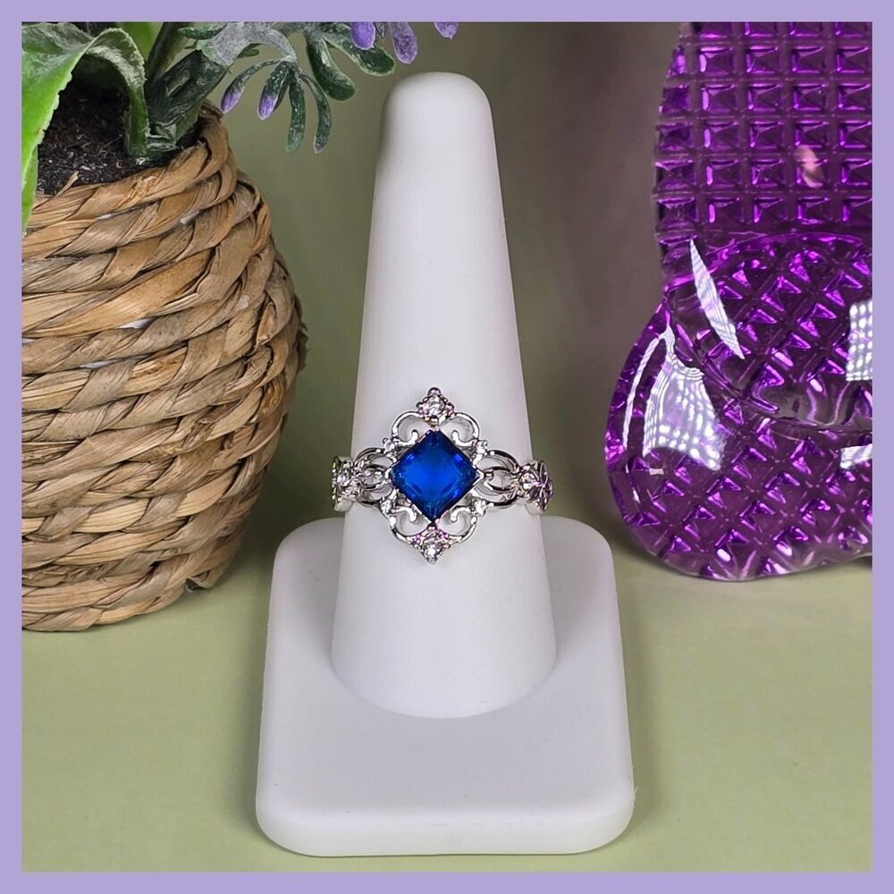 Vintage-Style Blue Stone & Silvery Ring With Intricate Design Size 9 (NWOT)